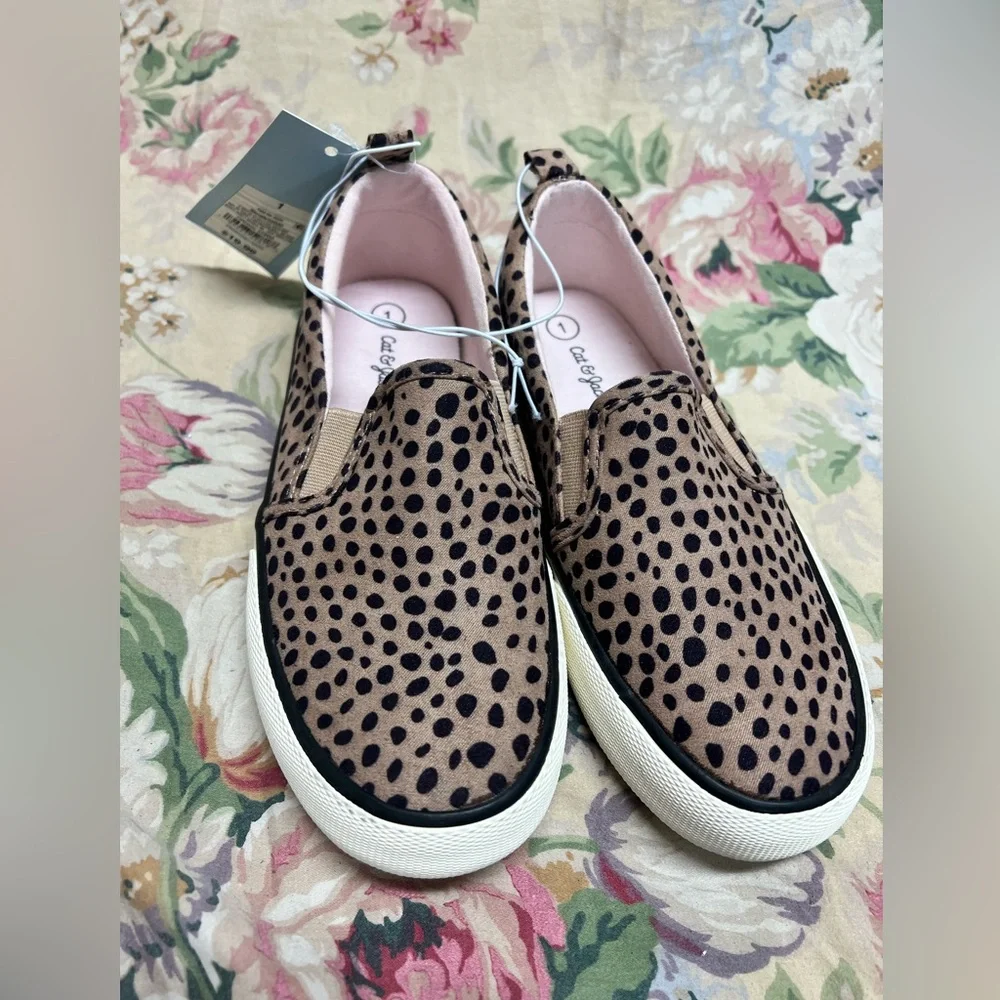 Slip on sneakers